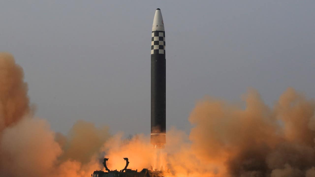 Dispara Corea del Norte el misil más potente de su historia
