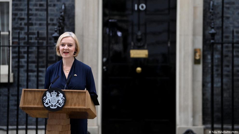Liz Truss, primera ministra británica anuncia su dimisión