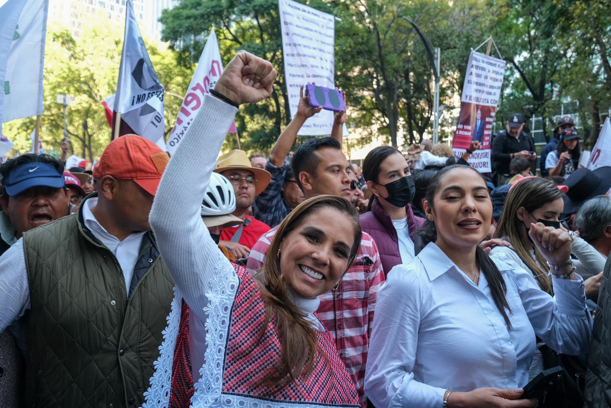 Asiste Mara Lezama a la "Marcha del Pueblo"
