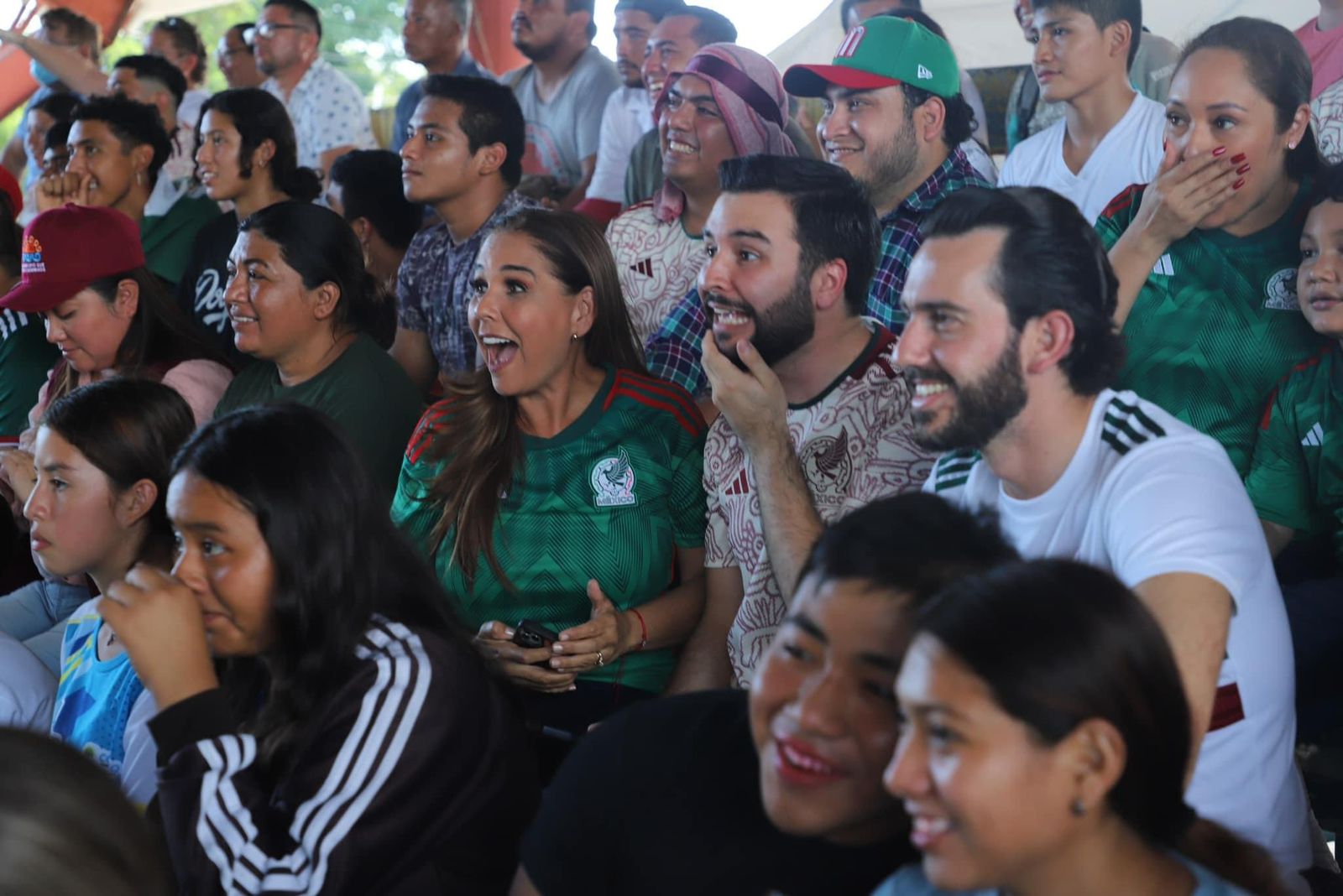 Quintanarroenses de todas las edades vivieron a flor de piel el tercer partido mundialista de México contra Arabia Saudita