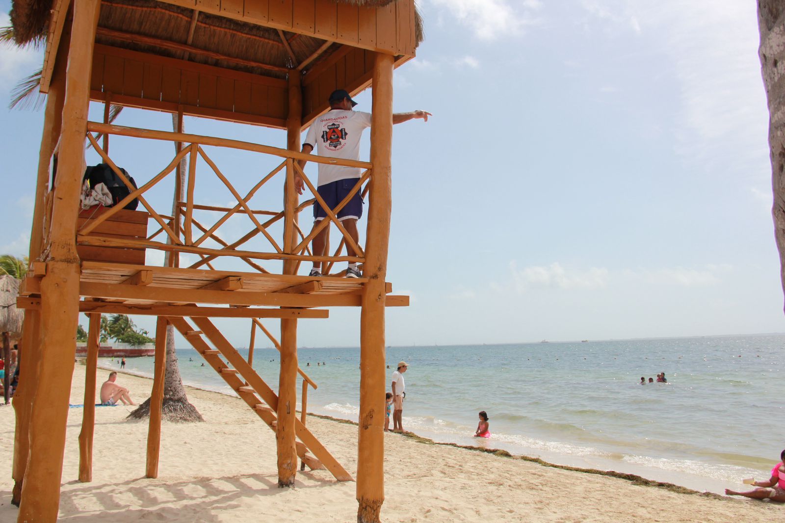 Refuerzan vigilancia en playas cancunenses