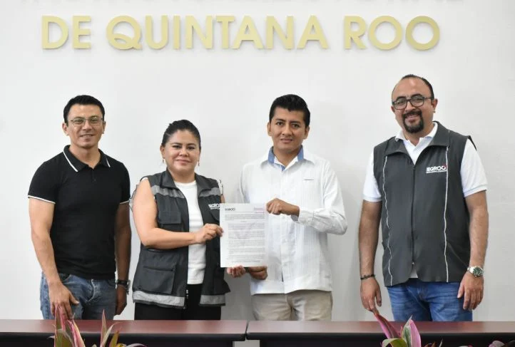 Ciudadano reúne firmas necesarias para ser candidato independiente en Quintana Roo