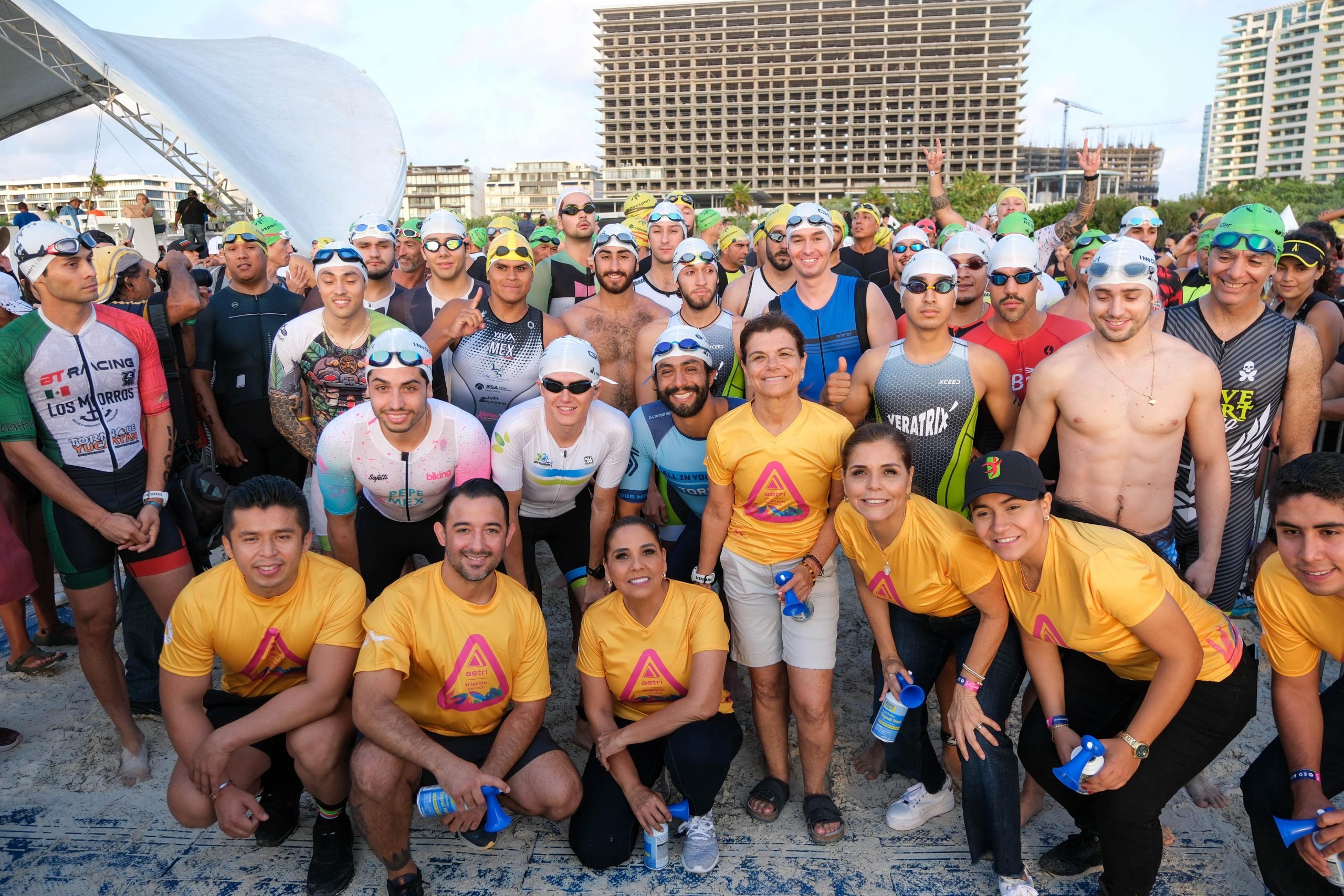 Triunfa el Triatlón Astri Cancún 2024 en el mar Caribe con más de mil 500 atletas de 6 países