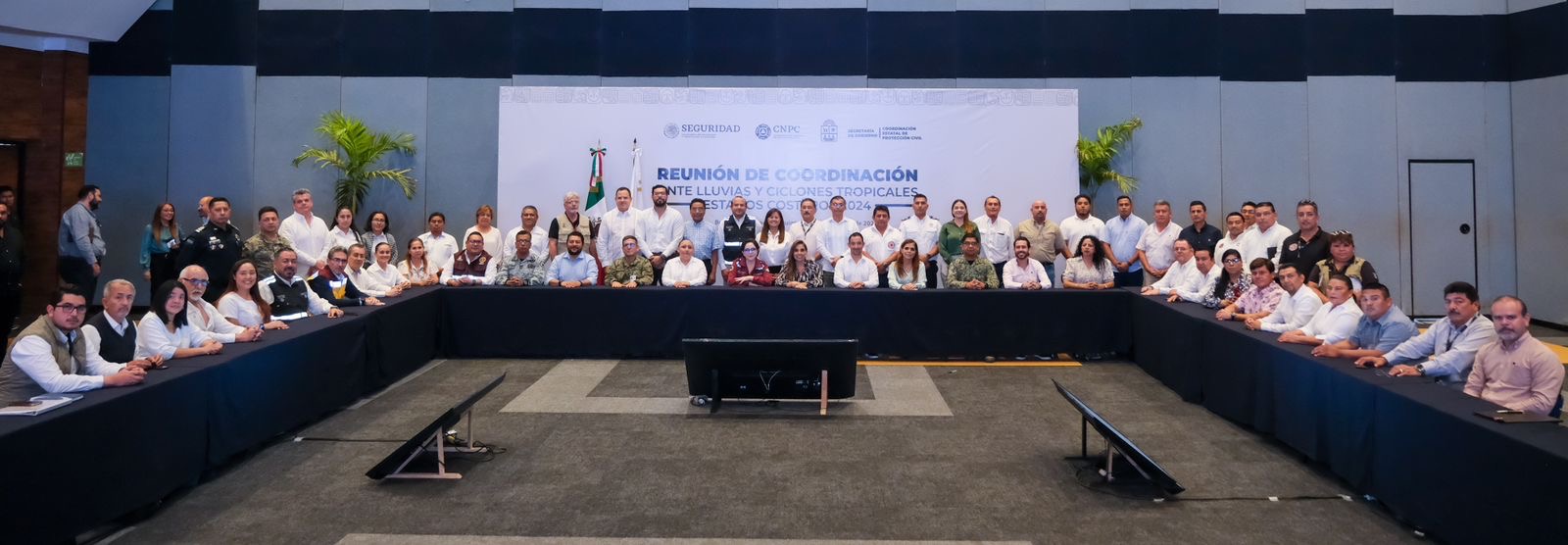 Presenta la Coordinación Nacional de Protección Civil el nuevo protocolo ante amenaza de huracanes en Quintana Roo