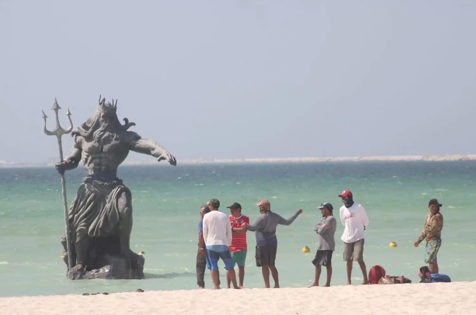 En Yucatán protestan contra estatua de Poseidón